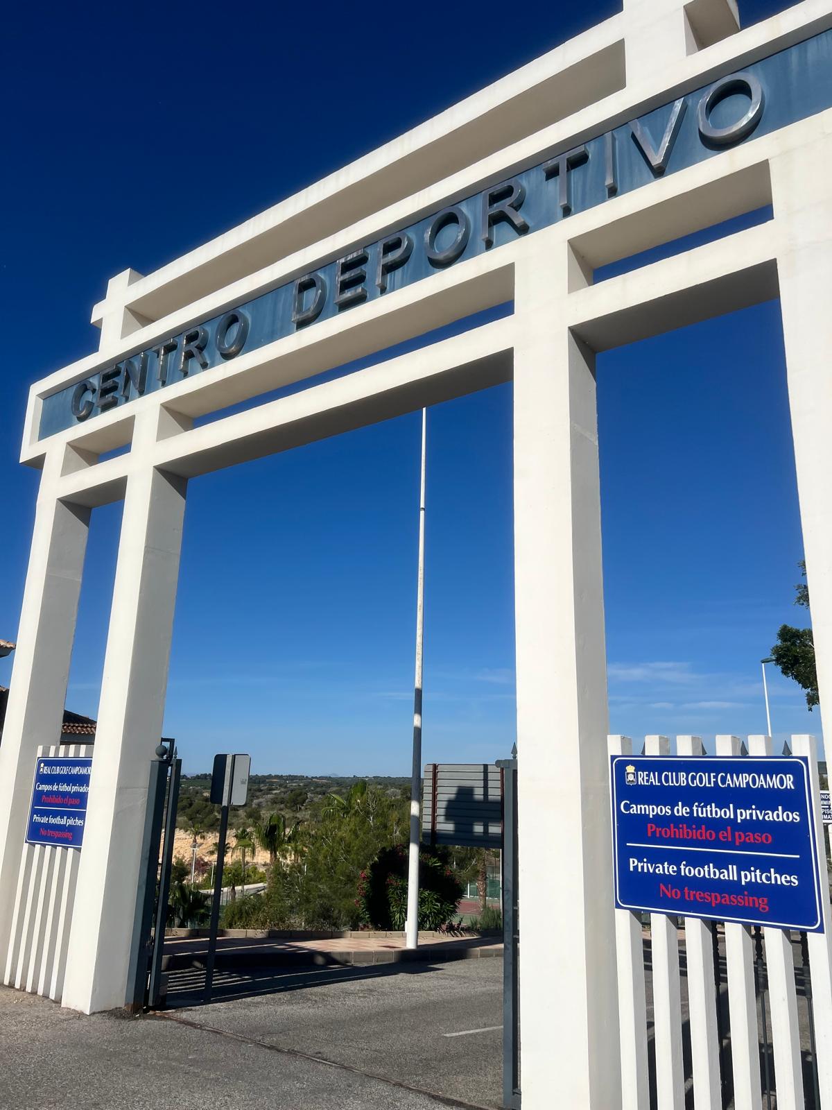Entree van het Centro Deportivo van Real Club Golf Campoamor